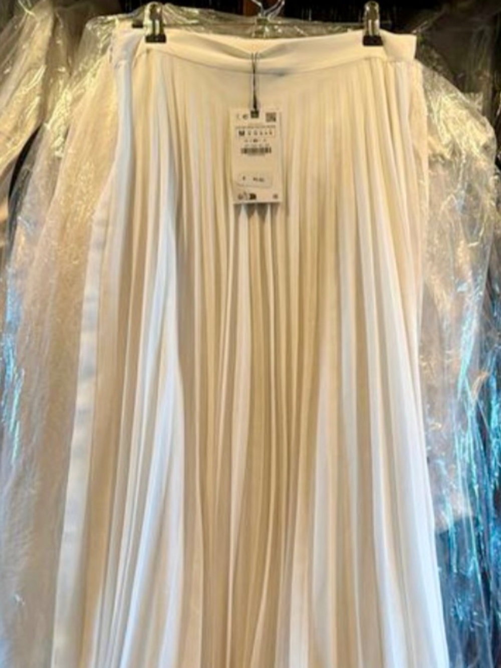 NWT Zara White PLEATED MIDI SKIRT, Medium